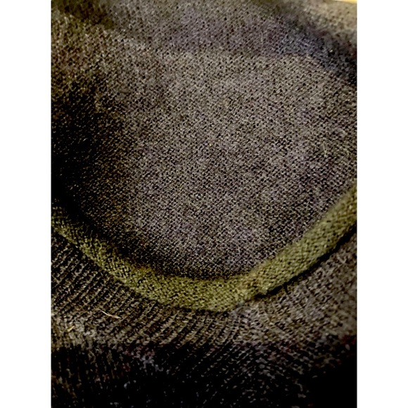 Armani Collezioni Cashmere Sweater Shallow VNeck, Size L, Navy Blue - Picture 6 of 7